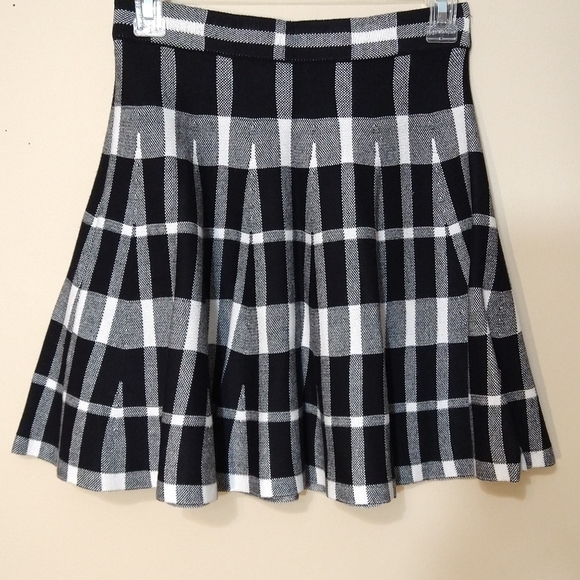 🌹Forever 21 Black and White Plaid Circle/Skater Skirt Medium - Picture 3 of 5